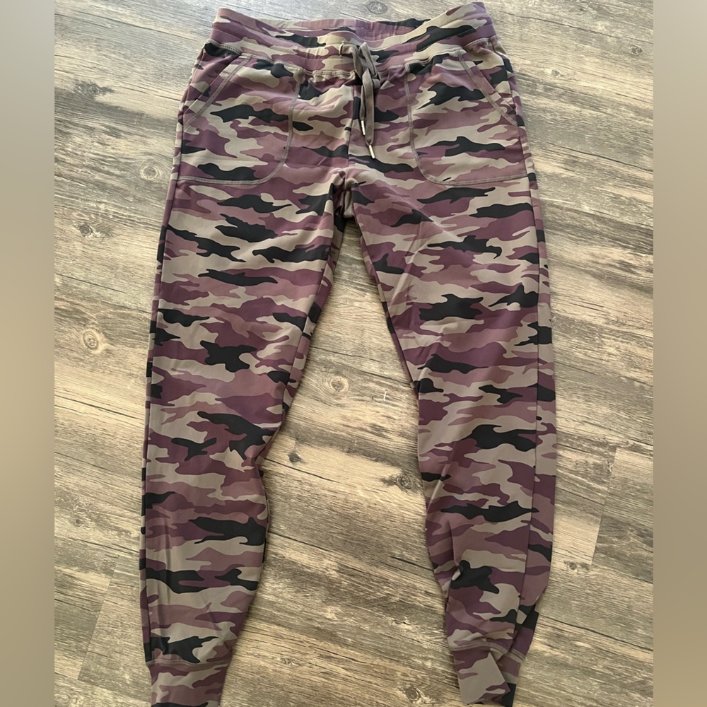 EUC Zyia Unwind Camo Jogger LARGE